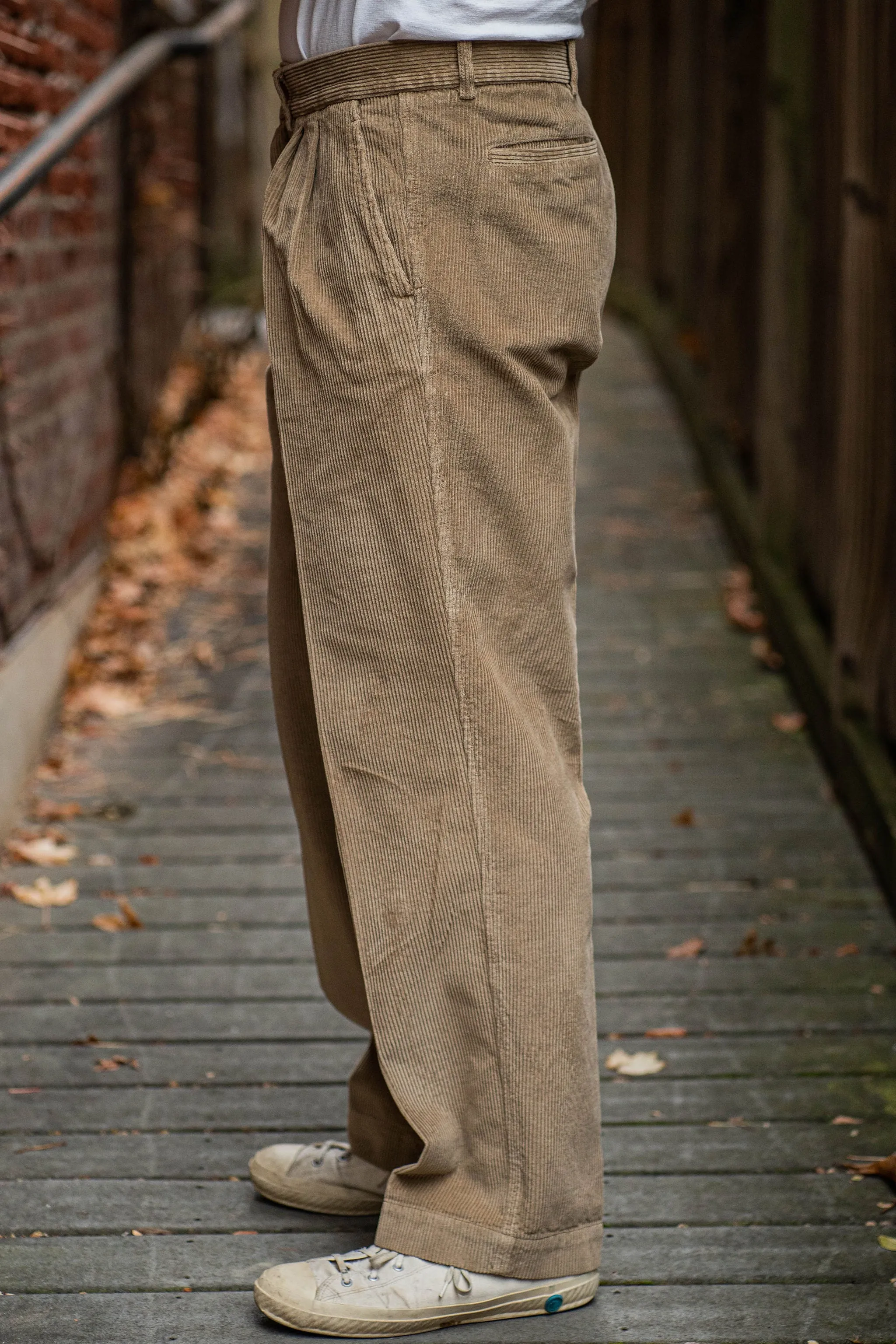 Knickerbocker Corduroy Town Pant - Khaki