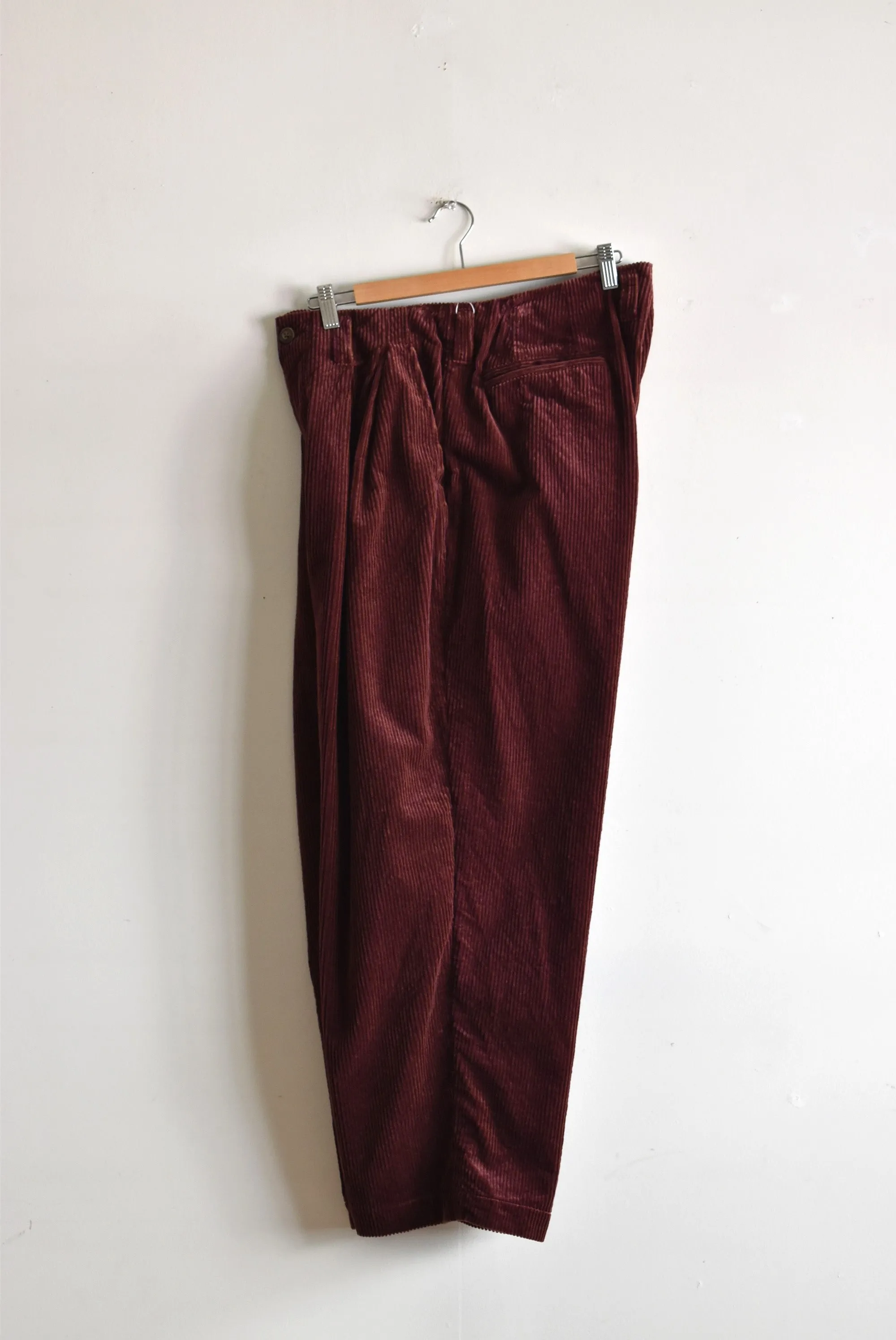 「roundabout」corduroy 2tuck pants -bourdeax-