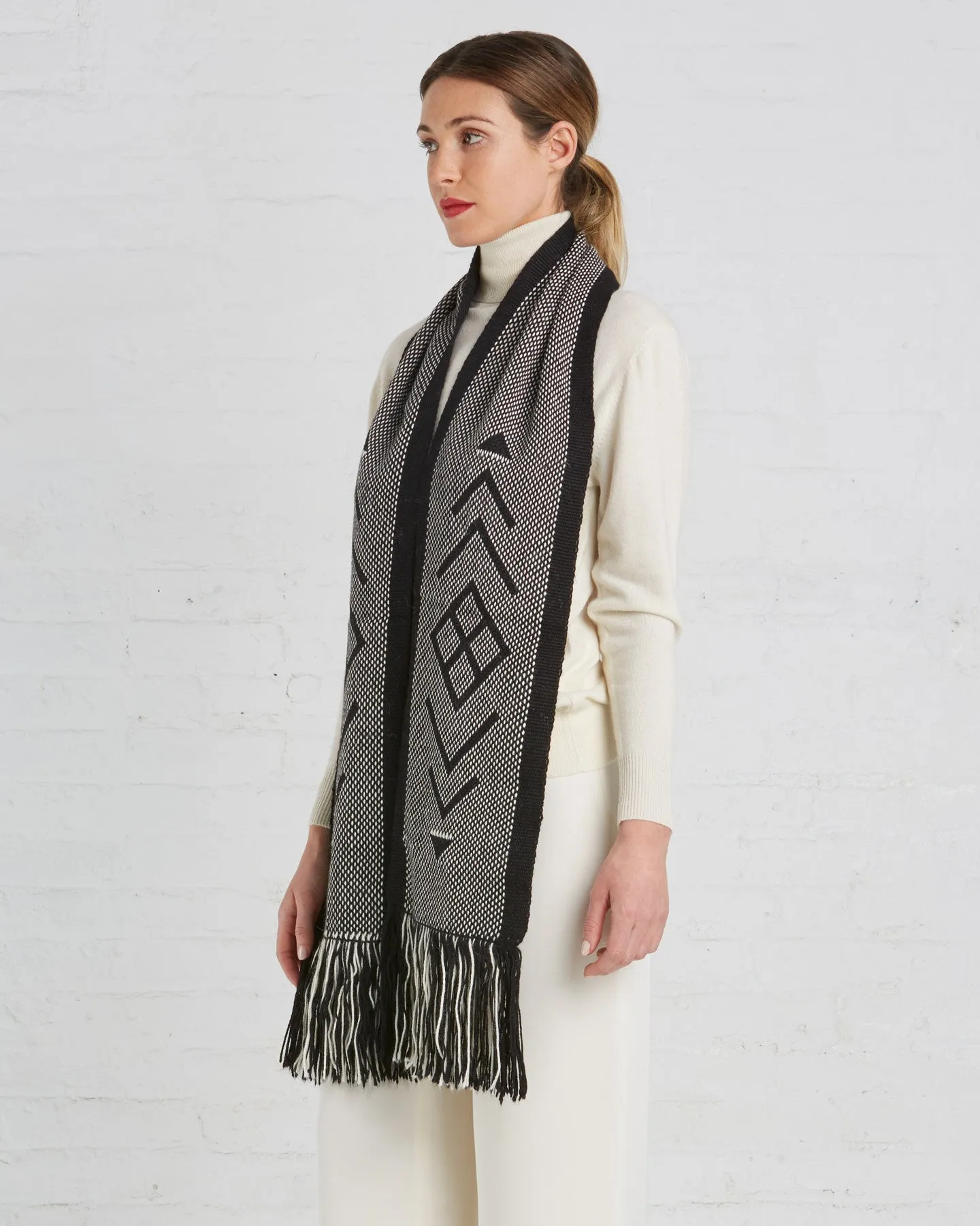 Voz | UN Trust Fund Scarf in Black